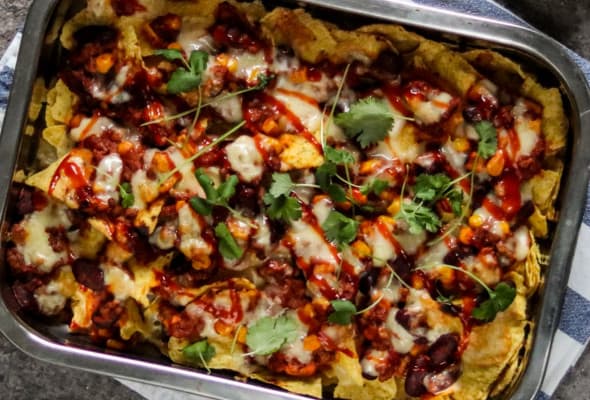 Naczosy zapiekane z chilli con carne