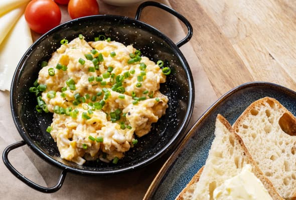 JAJECZNICA Z 3 JAJEK Z PIECZYWEM