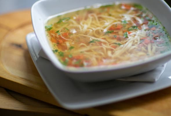 Rosół  królewski z domowym  makaronem