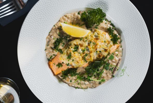 Łosoś pieczony z porami i mascarpone