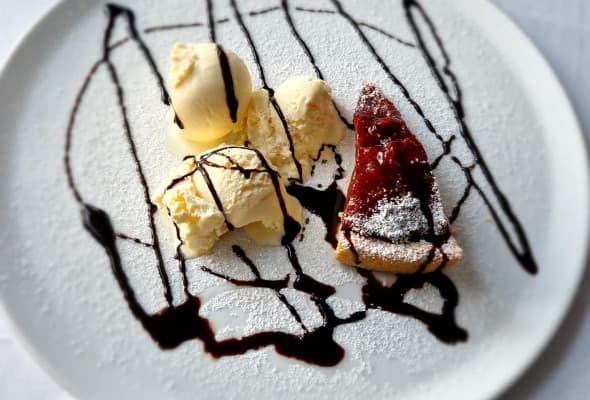 Tarta z truskawkami na budyniowym serku