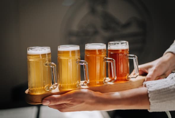 Deska degustacyjna sześciu piw