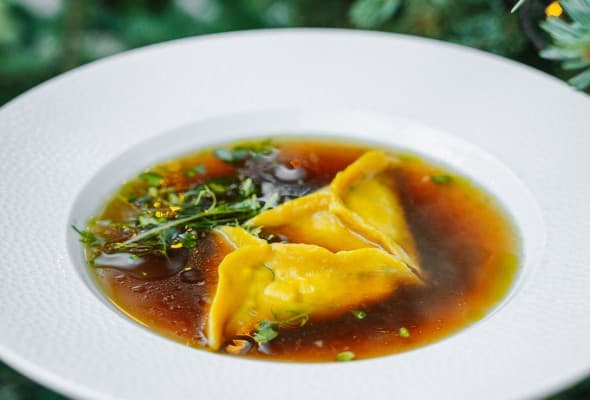 Bulion grzybowy z pierożkami z kaszą gryczaną