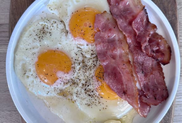 JAJKO SADZONE (3 JAJKA) Z PIECZYWEM