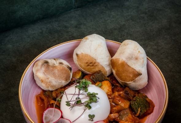 Buratta su caponata.