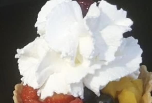 Deser muszelka z owocami