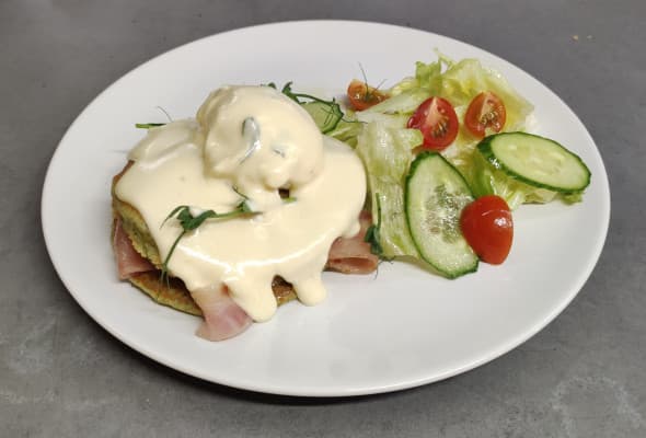 Панкейк шпинатний з беконом