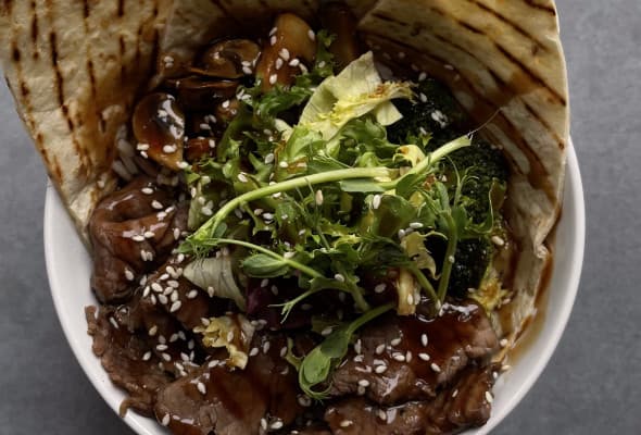 Боул з яловичиною у соусі теріякі